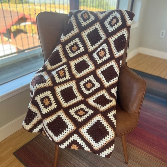 Vintage Granny Square Crochet Blanket 93x77 Brown Tan White Boho 70s - Picture 1 of 9